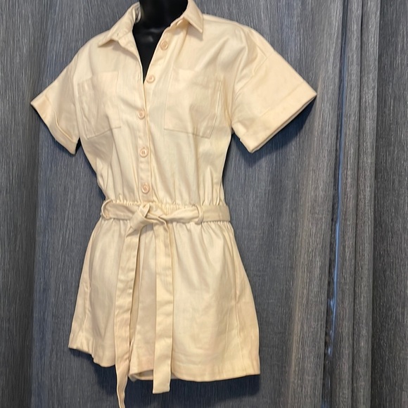 Line and dot tan romper - Picture 1 of 8